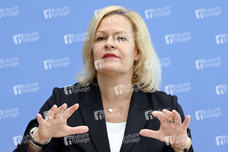 Bundespressekonferenz Vorstellung des Verfassungsschutzberichts 2021 in Berlin