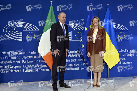 Fototermin mit Micheál Martin und Roberta Metsola im EU-Parlament in Straßburg
