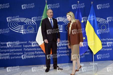 Fototermin mit Micheál Martin und Roberta Metsola im EU-Parlament in Straßburg