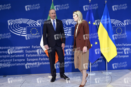 Fototermin mit Micheál Martin und Roberta Metsola im EU-Parlament in Straßburg