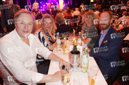 Jubiläumsfest 30 Jahre Bar jeder Vernunft und 20 Jahre Tipi am Kanzleramt in Berlin