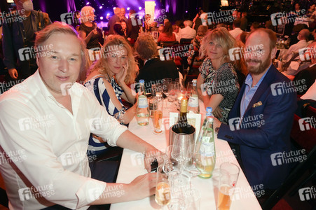 Jubiläumsfest 30 Jahre Bar jeder Vernunft und 20 Jahre Tipi am Kanzleramt in Berlin