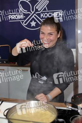 Stars kochen für den Guten Zweck - Charity-Koch-Challenge in Hamburg