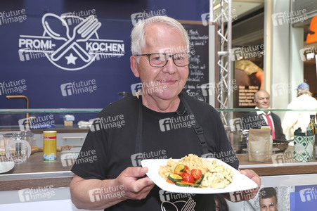 Stars kochen für den Guten Zweck - Charity-Koch-Challenge in Hamburg
