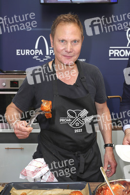 Stars kochen für den Guten Zweck - Charity-Koch-Challenge in Hamburg