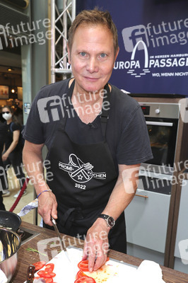 Stars kochen für den Guten Zweck - Charity-Koch-Challenge in Hamburg