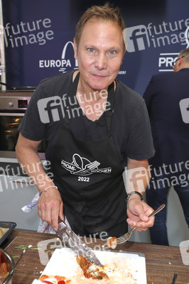 Stars kochen für den Guten Zweck - Charity-Koch-Challenge in Hamburg