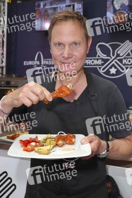 Stars kochen für den Guten Zweck - Charity-Koch-Challenge in Hamburg