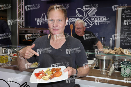 Stars kochen für den Guten Zweck - Charity-Koch-Challenge in Hamburg