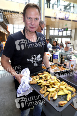 Stars kochen für den Guten Zweck - Charity-Koch-Challenge in Hamburg