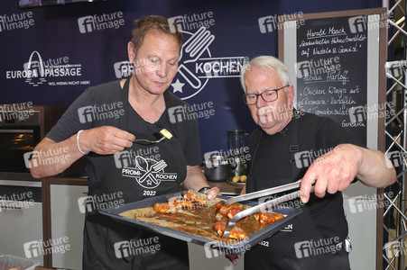 Stars kochen für den Guten Zweck - Charity-Koch-Challenge in Hamburg