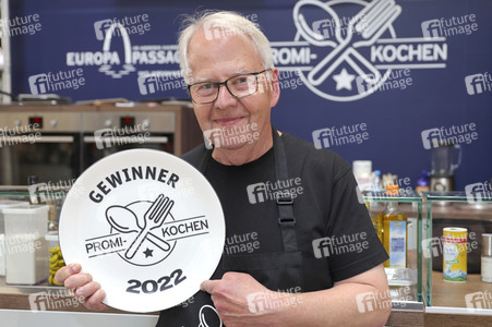 Stars kochen für den Guten Zweck - Charity-Koch-Challenge in Hamburg