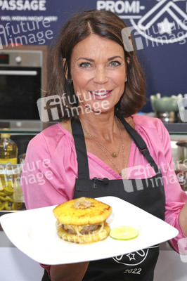 Stars kochen für den Guten Zweck - Charity-Koch-Challenge in Hamburg