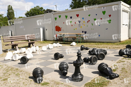 Nancy Faeser und Hubertus Heil beim Besuch der Gemeinschaftsunterkunft für Geflüchtete in Berlin