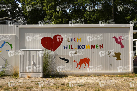 Nancy Faeser und Hubertus Heil beim Besuch der Gemeinschaftsunterkunft für Geflüchtete in Berlin
