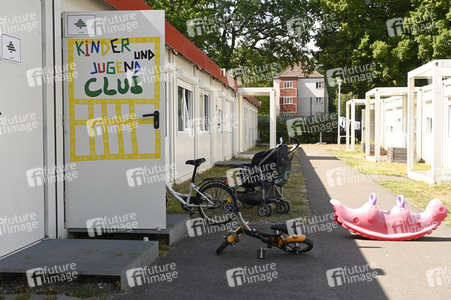 Nancy Faeser und Hubertus Heil beim Besuch der Gemeinschaftsunterkunft für Geflüchtete in Berlin