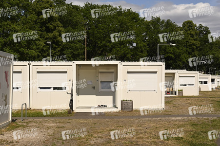 Nancy Faeser und Hubertus Heil beim Besuch der Gemeinschaftsunterkunft für Geflüchtete in Berlin