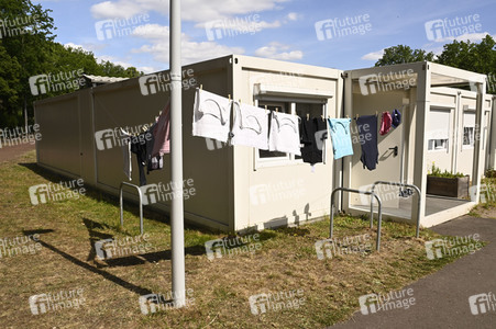 Nancy Faeser und Hubertus Heil beim Besuch der Gemeinschaftsunterkunft für Geflüchtete in Berlin