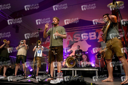 Konzert von LaBrassBanda in Eggenfelden