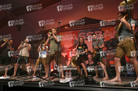 Konzert von LaBrassBanda in Eggenfelden