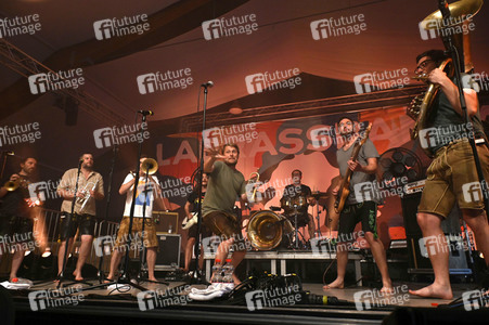 Konzert von LaBrassBanda in Eggenfelden