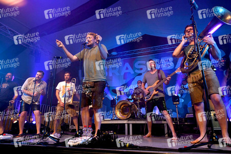 Konzert von LaBrassBanda in Eggenfelden