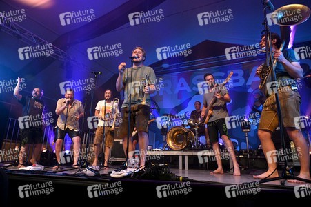 Konzert von LaBrassBanda in Eggenfelden