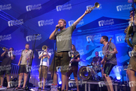 Konzert von LaBrassBanda in Eggenfelden