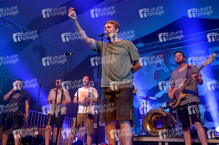 Konzert von LaBrassBanda in Eggenfelden