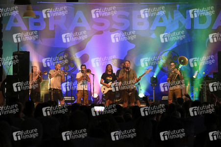 Konzert von LaBrassBanda in Eggenfelden