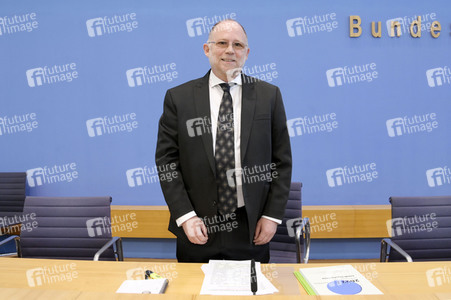Bundespressekonferenz Friedensgutachten 2022 in Berlin