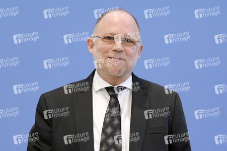 Bundespressekonferenz Friedensgutachten 2022 in Berlin