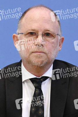 Bundespressekonferenz Friedensgutachten 2022 in Berlin