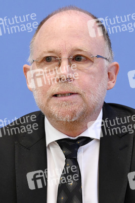 Bundespressekonferenz Friedensgutachten 2022 in Berlin