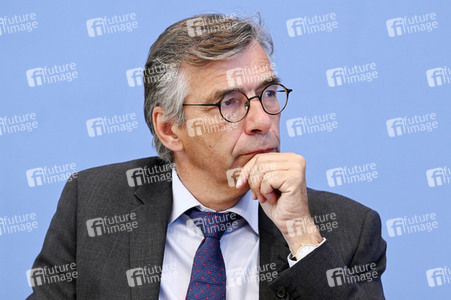 Bundespressekonferenz Friedensgutachten 2022 in Berlin