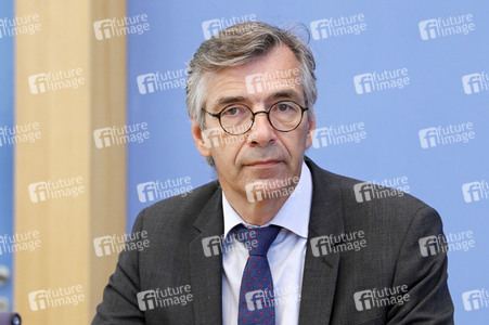 Bundespressekonferenz Friedensgutachten 2022 in Berlin