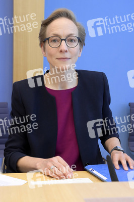 Bundespressekonferenz Friedensgutachten 2022 in Berlin