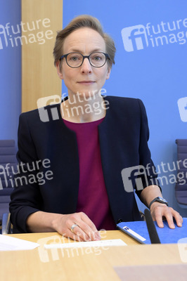 Bundespressekonferenz Friedensgutachten 2022 in Berlin