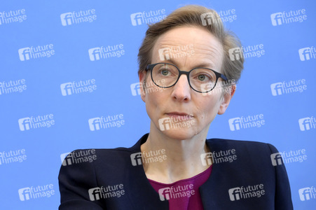 Bundespressekonferenz Friedensgutachten 2022 in Berlin