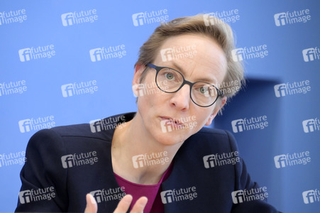 Bundespressekonferenz Friedensgutachten 2022 in Berlin