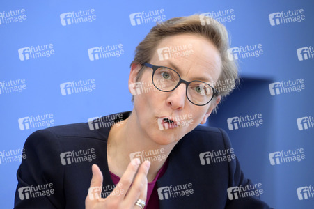 Bundespressekonferenz Friedensgutachten 2022 in Berlin