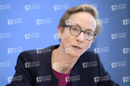 Bundespressekonferenz Friedensgutachten 2022 in Berlin