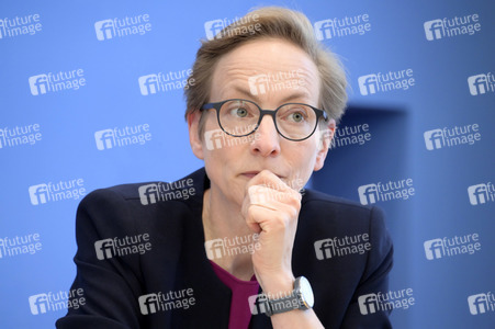 Bundespressekonferenz Friedensgutachten 2022 in Berlin