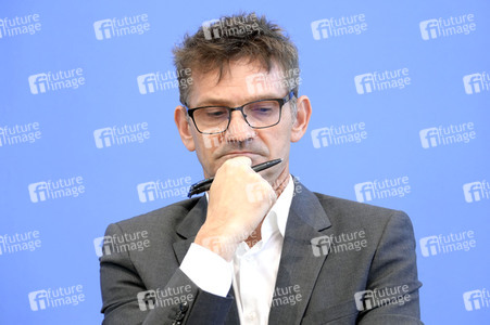 Bundespressekonferenz Friedensgutachten 2022 in Berlin