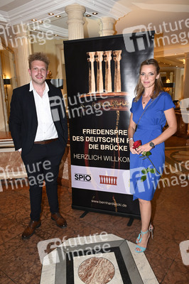 21. Verleihung des Friedenspreises des Deutschen Films 'Die Brücke' in München
