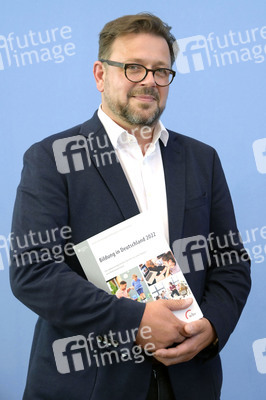 Bundespressekonferenz Veröffentlichung des nationalen Bildungsberichts 'Bildung in Deutschland 2022' in Berlin