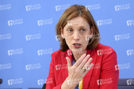Bundespressekonferenz Veröffentlichung des nationalen Bildungsberichts 'Bildung in Deutschland 2022' in Berlin