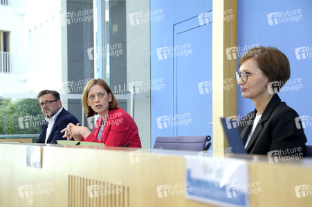 Bundespressekonferenz Veröffentlichung des nationalen Bildungsberichts 'Bildung in Deutschland 2022' in Berlin