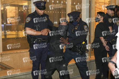 Verhaftungen bei Demo gegen die Aufhebung des Abtreibungsrechts in New York