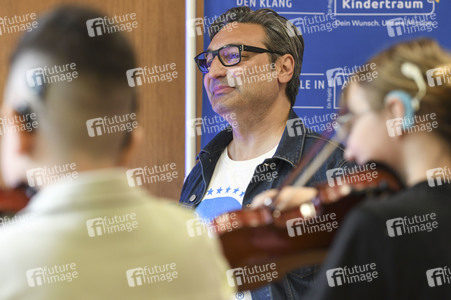 Mousse T. besucht die Hartwig-Claußen-Schule in Hannover